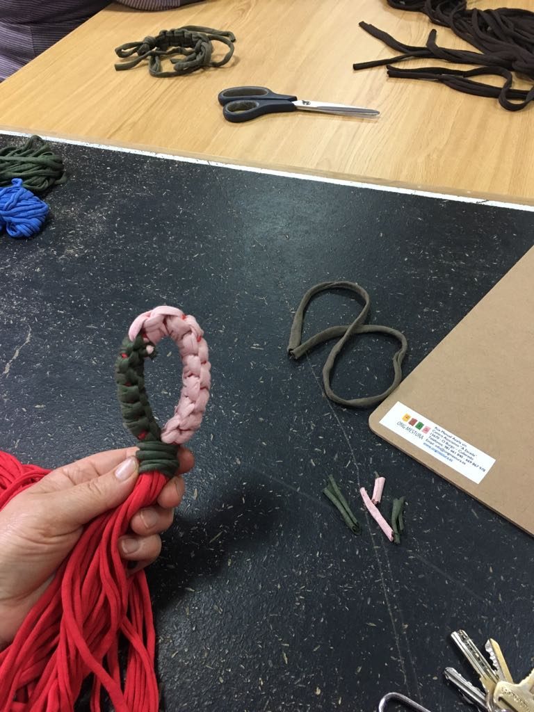 Curso de Macramé en Frades ONG Mestura